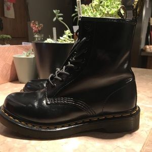 BLACK WOMENS 1460 DR MARTENS